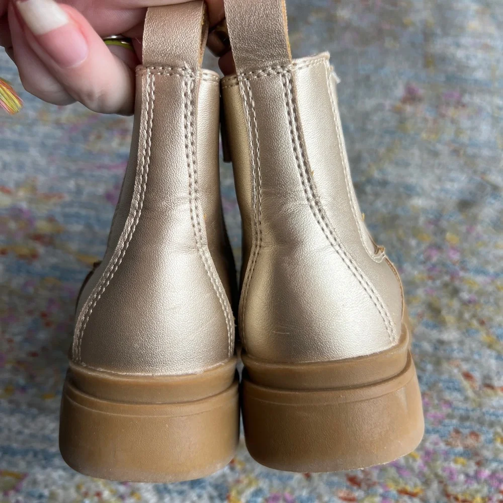 Metallic Gold Girls Chelsea Boots Size 7‎
